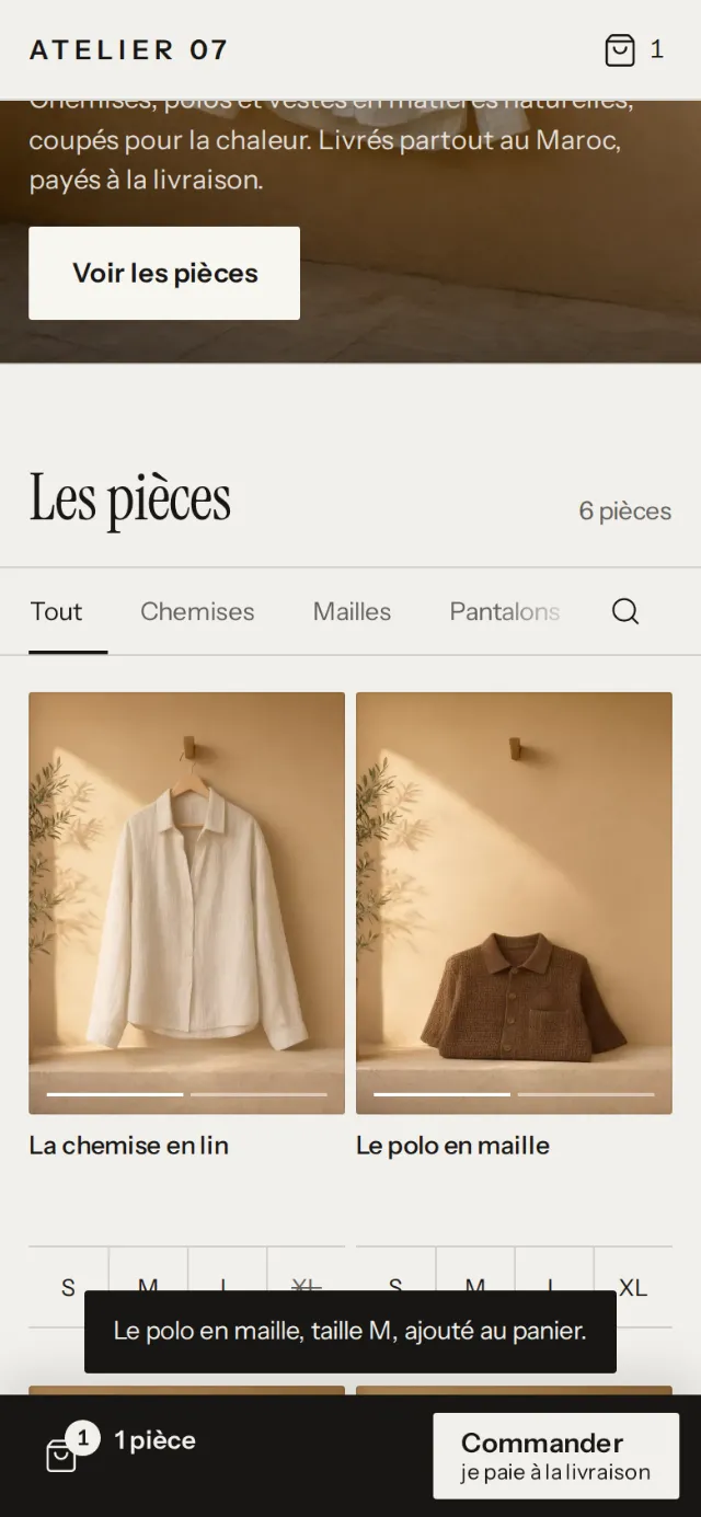 Le site d’Atelier 07 sur téléphone : le polo en maille ajouté au panier